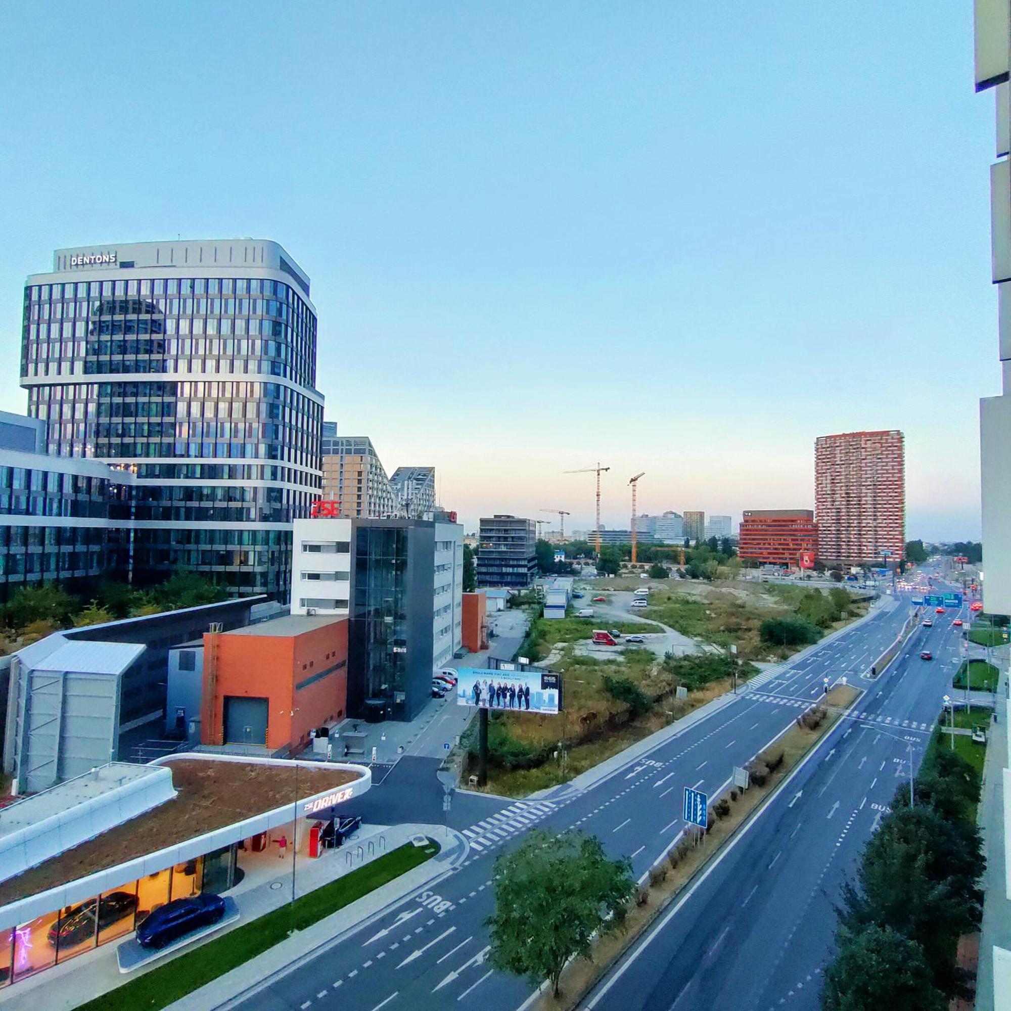 Sag Panorama City Free Parking Братислава Экстерьер фото